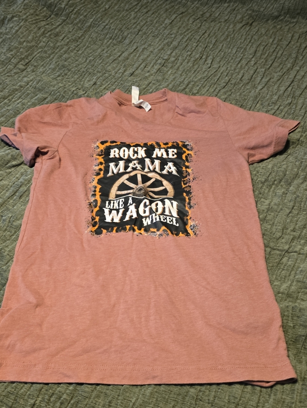 Buckle Mauve Short-Sleeve Graphic Tee - 'Rock Me Mama' Wagon Wheel